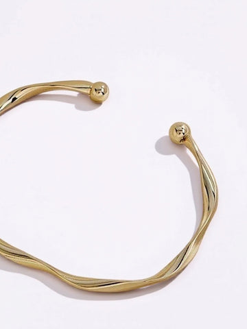 Unique 2025 Gold Texture Bracelet for Women Elegant Shiny Fashion Jewelry Gift for Her Daily Wear