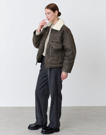 Casual Collared Winter Jacket Women's Topwear Fashion Style Flip Collar Outerwear for Cold Weather Seasons