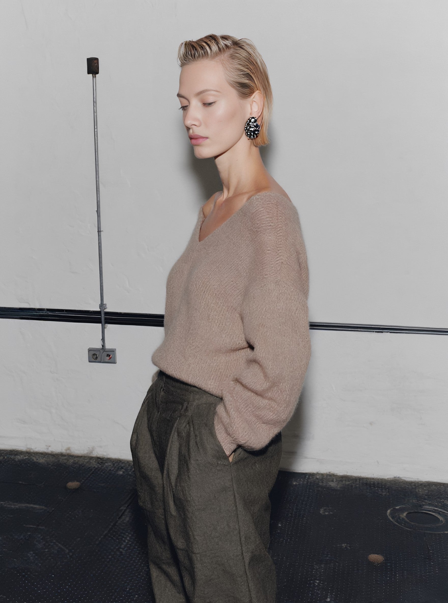 Loose Casual Sweater V-Neck Long Sleeve Straight Sleeve Regular Length Autumn Fashion Women's Top Comfortable Fit Knitwear