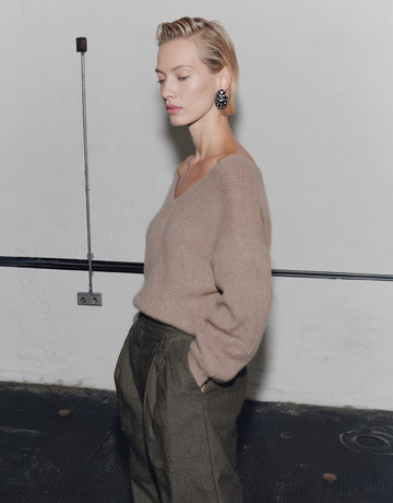 Loose Casual Sweater V-Neck Long Sleeve Straight Sleeve Regular Length Autumn Fashion Women's Top Comfortable Fit Knitwear