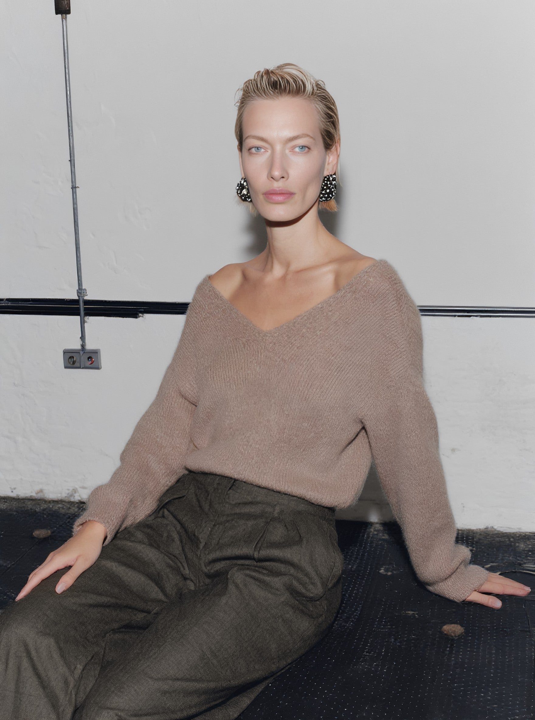 Loose Casual Sweater V-Neck Long Sleeve Straight Sleeve Regular Length Autumn Fashion Women's Top Comfortable Fit Knitwear